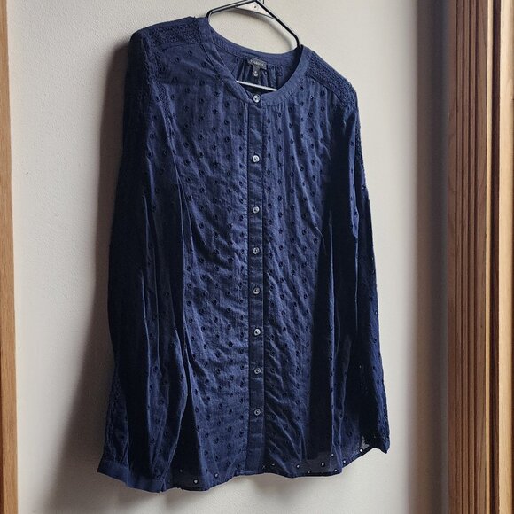 Talbots Navy Blue Eyelet Lace Button Down Shirt Size Medium - Picture 4 of 13